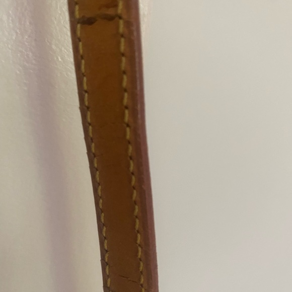 Authentic Louis Vuitton Drouot crossbody handbag - Picture 6 of 6